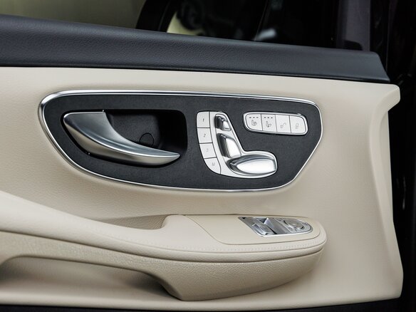 2025 Mercedes-Benz V-Класс 300 d экстра длинный III (W447) Рестайлинг 2, чёрный - вид 10