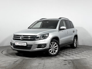 2016 Volkswagen Tiguan I Рестайлинг, серебристый, 875000 рублей, вид 1