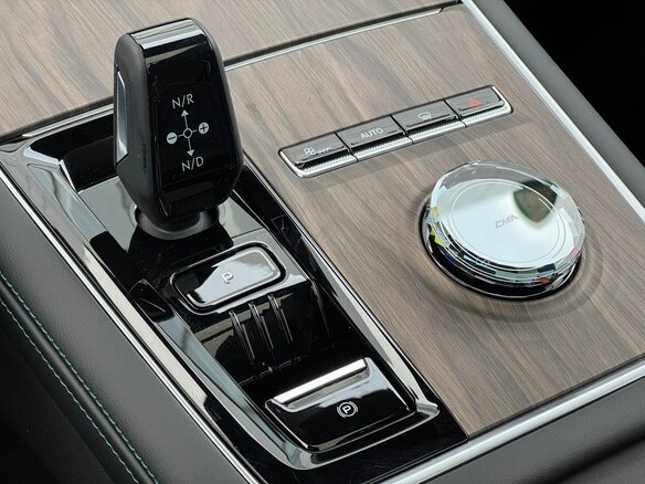 2026 Geely Monjaro I, чёрный - вид 17