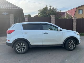2015 Kia Sportage III Рестайлинг, белый, 1400000 рублей, вид 3