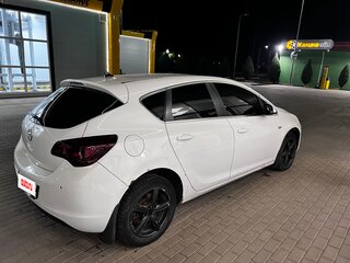 2010 Opel Astra J, белый, 700000 рублей, вид 2