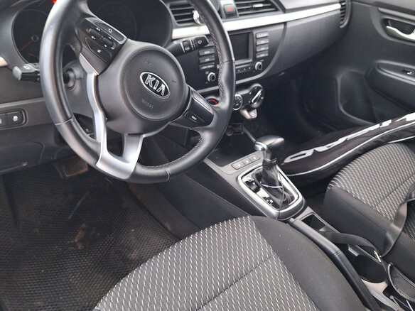2019 Kia Rio IV, серый, 1420000 рублей - вид 5