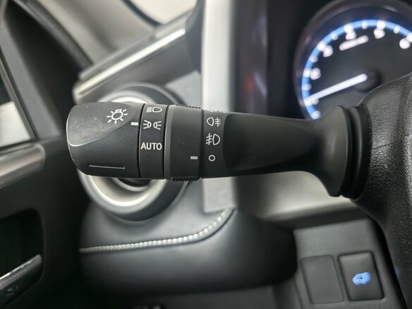 2016 Toyota RAV4 IV (XA40) Рестайлинг, белый, 1999000 рублей - вид 12