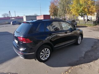 2021 Volkswagen Tiguan II Рестайлинг, чёрный, 3500000 рублей, вид 2