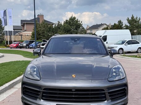 2020 Porsche Cayenne E-Hybrid III, серый, вид 2