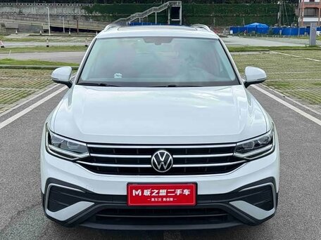 2023 Volkswagen Tiguan II Рестайлинг, белый, 2350000 рублей, вид 2