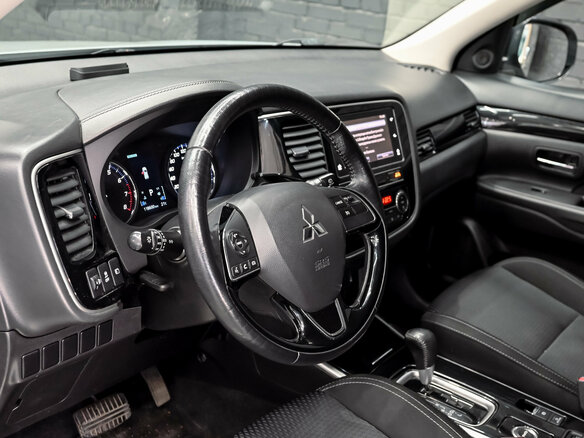 2019 Mitsubishi Outlander III Рестайлинг 3, серебристый, 2050000 рублей - вид 18