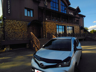 2014 Toyota Vitz III (XP130) Рестайлинг, серый, 900000 рублей, вид 1