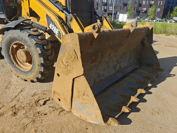 2011 Caterpillar 428, жёлтый, 4200000 рублей - вид 11