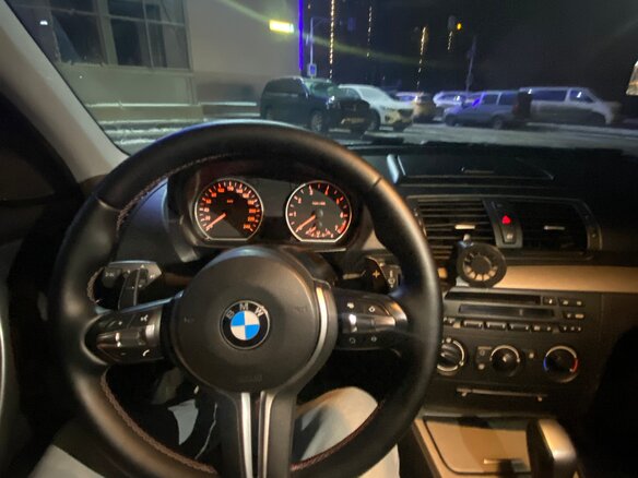 2010 BMW 1 серии 118i I (E81/E82/E87/E88) Рестайлинг, белый - вид 3