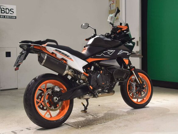 2023 KTM 890 SMT, чёрный, 1077000 рублей - вид 4