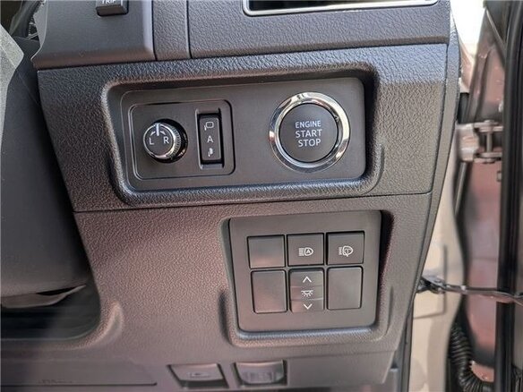2023 Toyota Land Cruiser Prado 150 Series Рестайлинг 3, бежевый - вид 12