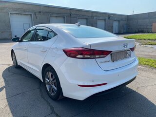2018 Hyundai Elantra VI (AD), белый, 1380000 рублей, вид 4