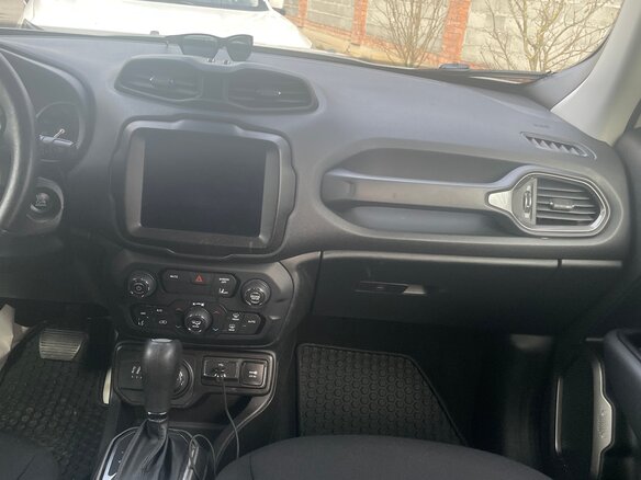2022 Jeep Renegade I Рестайлинг, белый, 2000000 рублей - вид 4