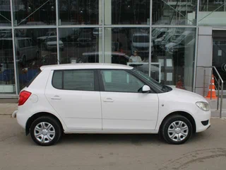 2013 Skoda Fabia II Рестайлинг, белый, 392000 рублей, вид 4