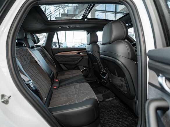 2026 Geely Monjaro I Рестайлинг, белый - вид 16