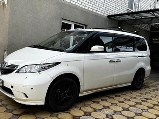 2005 Honda Elysion I, белый, 1300000 рублей, вид 2
