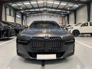 2026 BMW i7 xDrive60 I (G70), серый, 24600000 рублей, вид 2