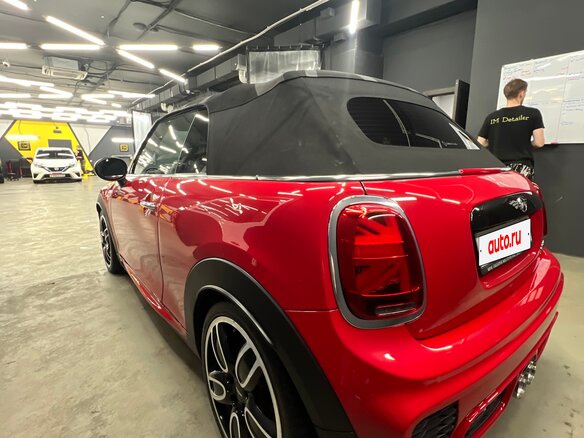 2019 Mini Cabrio JCW John Cooper Works III Рестайлинг, красный, 3490000 рублей - вид 4