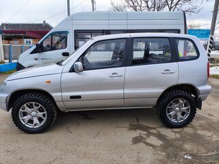 2004 Chevrolet Niva I, серебристый, 590000 рублей, вид 4