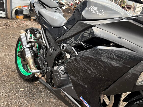2013 Kawasaki Ninja 300, чёрный, 300000 рублей - вид 3
