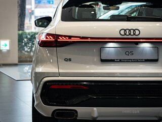 2026 Audi Q5 Sportback TDI quattro S tronic II (GU), белый, 9900000 рублей, вид 3