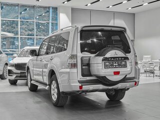 2011 Mitsubishi Pajero IV, серебристый, 1749000 рублей, вид 4