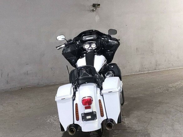 2012 Harley-Davidson CVO Road Glide, белый, 1430000 рублей - вид 3