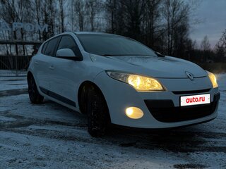 2012 Renault Megane III Рестайлинг, белый, 530000 рублей, вид 4