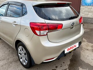2015 Kia Rio III Рестайлинг, бежевый, 740000 рублей, вид 3