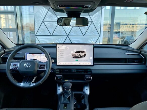2026 Toyota RAV4 VI (XA60), чёрный, 4500000 рублей - вид 15