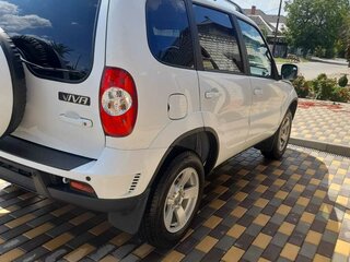 2018 Chevrolet Niva I Рестайлинг, белый, 1200000 рублей, вид 3
