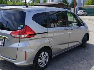 2019 Honda Freed II, серебристый, 1750000 рублей, вид 2