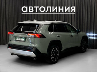 2020 Toyota RAV4 V (XA50), зелёный, 3500000 рублей, вид 3