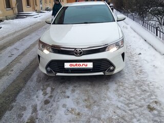 2015 Toyota Camry VII (XV50) Рестайлинг, белый, 2100000 рублей, вид 1