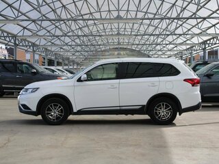 2019 Mitsubishi Outlander III Рестайлинг 3, белый, 2060000 рублей, вид 2