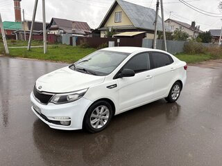 2016 Kia Rio III Рестайлинг, белый, 660000 рублей, вид 1