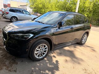 2021 BMW X1 18d xDrive II (F48) Рестайлинг, чёрный, 3800000 рублей, вид 3