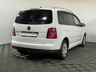 2010 Volkswagen Touran I Рестайлинг, белый, 550000 рублей, вид 4