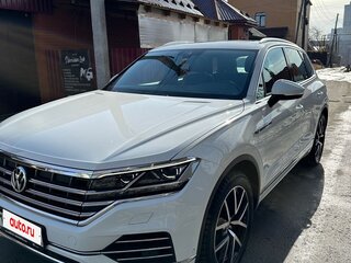 2019 Volkswagen Touareg III, белый, 5300000 рублей, вид 2