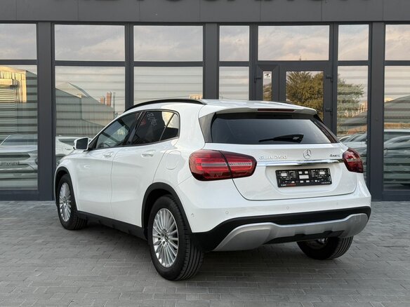2018 Mercedes-Benz GLA 250 I (X156) Рестайлинг, белый - вид 2