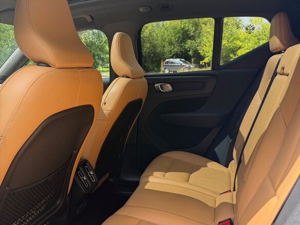 2019 Volvo XC40 I, белый - вид 21