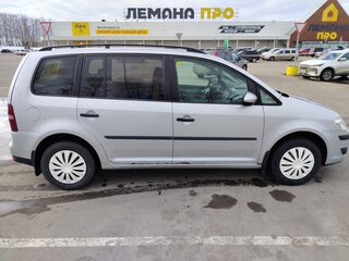2010 Volkswagen Touran I Рестайлинг, серебристый, 590000 рублей, вид 2