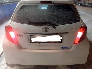 2012 Toyota Vitz III (XP130), белый, 600000 рублей, вид 5