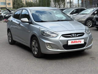 2013 Hyundai Solaris I, серебристый, 950000 рублей, вид 2