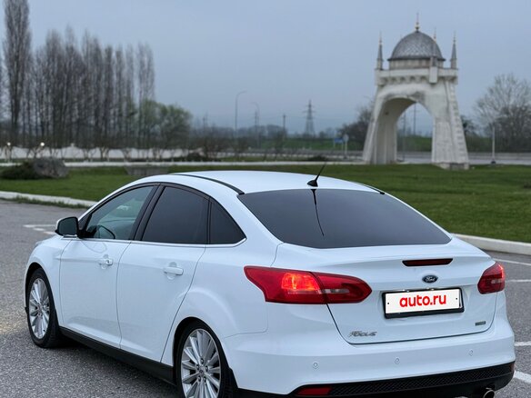 2015 Ford Focus III Рестайлинг, белый, 1210000 рублей - вид 4