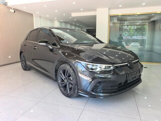 2023 Volkswagen Golf VIII, чёрный, 1650000 рублей, вид 3