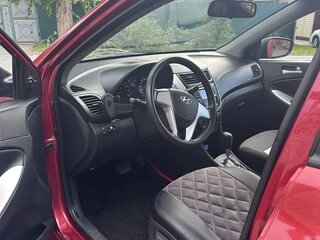 2011 Hyundai Solaris I, красный, 700000 рублей, вид 4