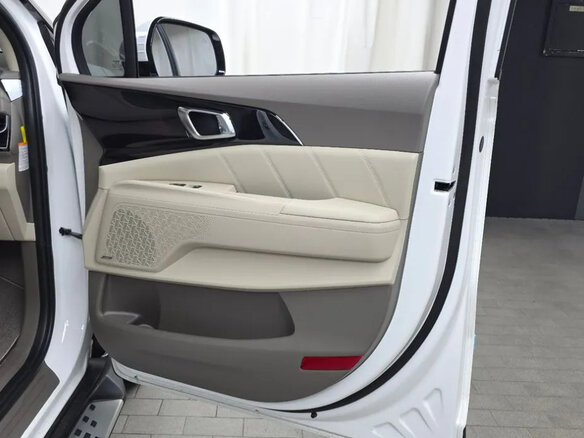 2023 Kia Carnival IV Рестайлинг, белый, 6020000 рублей - вид 15
