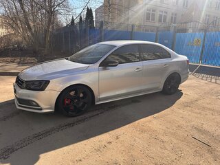 2015 Volkswagen Jetta VI Рестайлинг, серебристый, 1125000 рублей, вид 1
